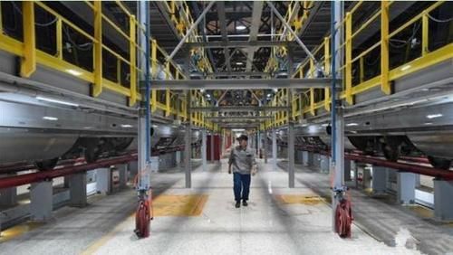  「我国」我国最特殊的高铁，只在凌晨发车，不搭乘客，上面只坐4