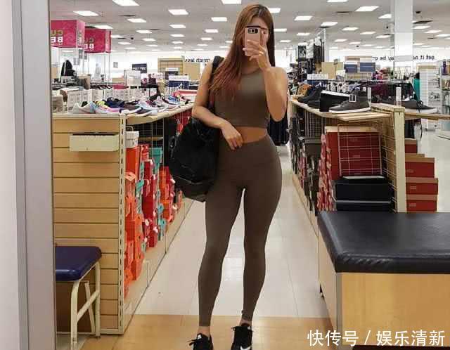 美拍：紧身裤独有个性看起来特别非常有街头范，展现迷人大长腿！