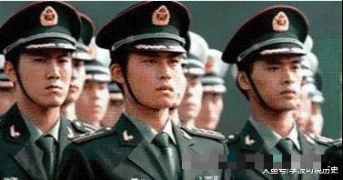 大专毕业，是走“义务兵”入伍好还是“直招士官”入伍好呢？