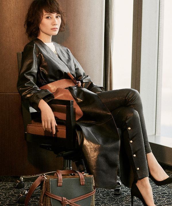 41岁袁泉弄了“狮子头”发型成少女,难怪被说是洋娃娃