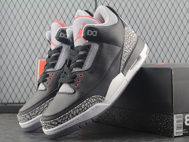 如果说夏天是小白鞋的主场，那么秋冬绝对是小黑鞋的天下！