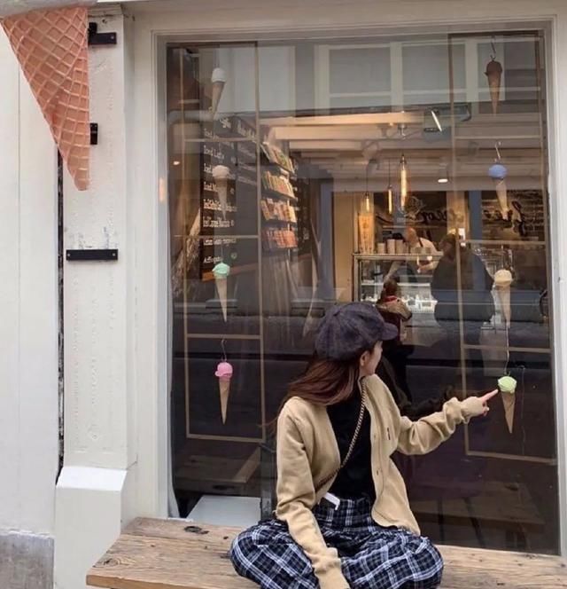  印花■一件针织外套多种多样搭配，让早春灿烂起來