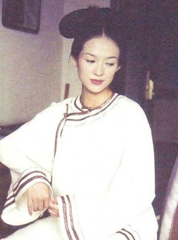 章子怡|章子怡刚出道的照片流出,终于知道什么叫美人在骨不在皮,绝美!