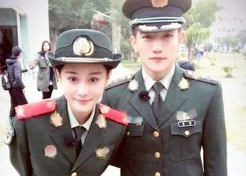 军方官博紧急删除祝福张馨予的微博，随后发布微博意有所指，网友