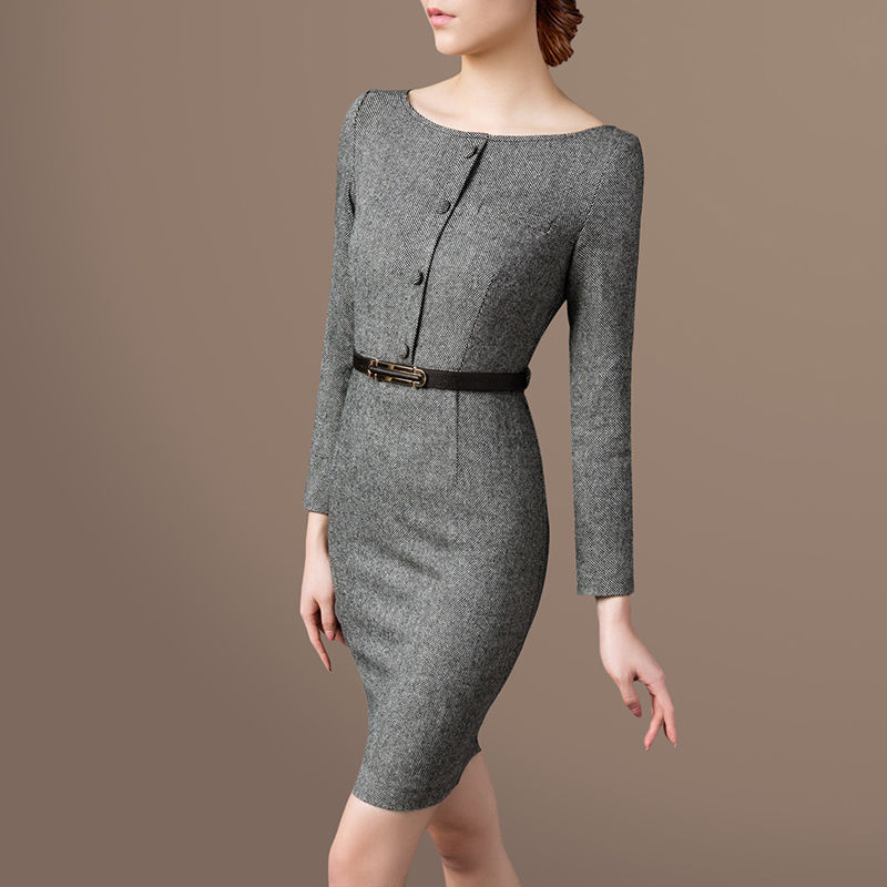 46岁丈母娘，简直太洋气了!穿这样的“秋裙”裸靴，嫩美到飞起