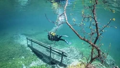  绿湖公园■世界上最任性的公园，一年只存在3个月，想去玩还得会潜水