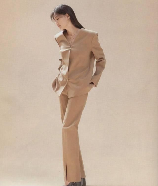  『复古』穿上喇叭裤 变成复古女郎