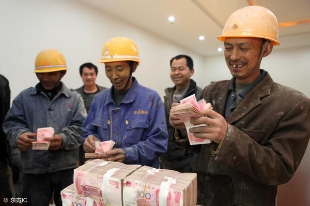 现在的农民工一年需要挣多少钱才能养家糊口？老农说出了实情