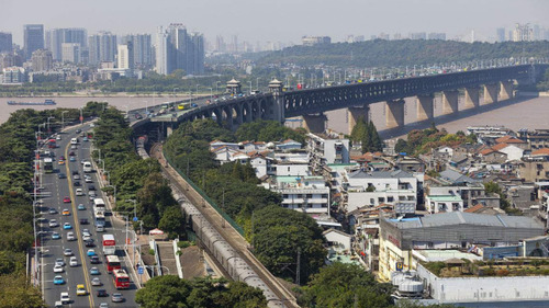 我国坐拥高铁站最多的城市：GDP过万亿，未来有望荣升一线城市
