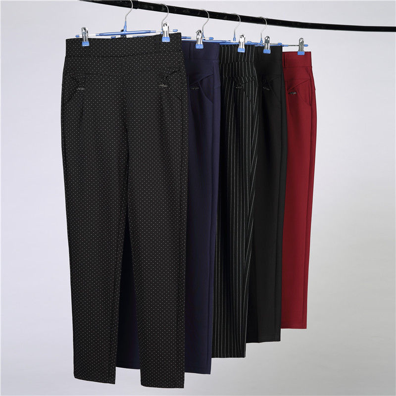 厉害了我的妈妈，秋天这样穿出门，瞧着比大姑娘还嫩美的多