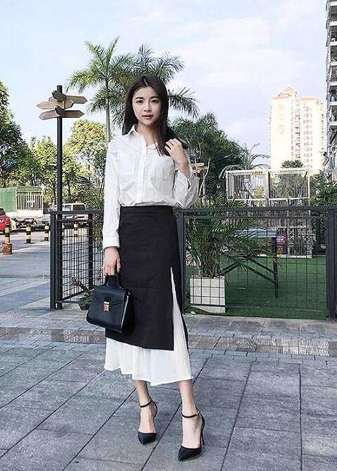  「气质」街拍：亭亭玉立的美女，一件砖红色大衣配休闲牛仔裤，时尚气质