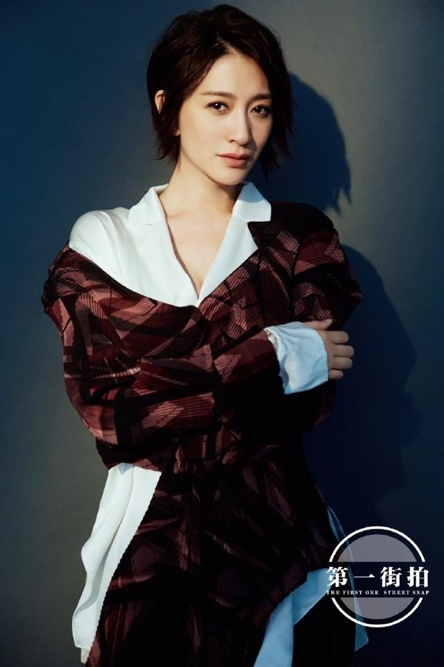 李小冉自黑是“过气中年女演员”？网友喊话：你不照镜子吗！