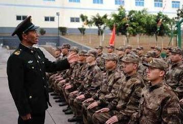 彭于晏因一张照片“被恋爱”！与女子亲密合影，当事人澄清是粉丝