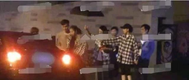 佟丽娅帮群演搓脚视频