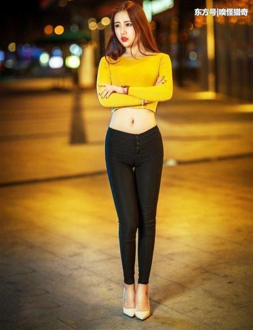 街拍：梨型身材的妹子，身姿凹凸,轻熟优雅时尚有范儿！