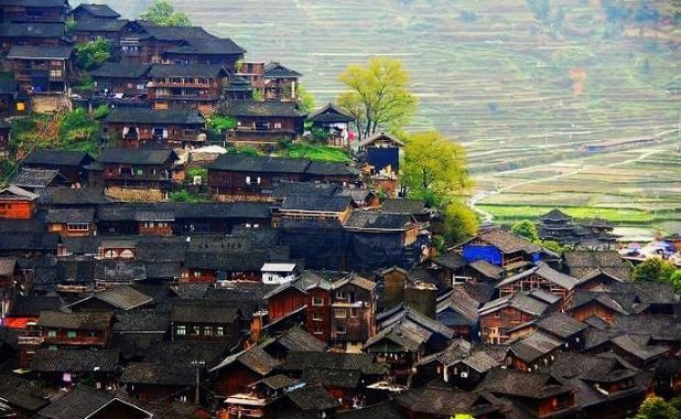 去苗寨旅游,为何说再便宜也不要买银饰?导游告诉你实情!