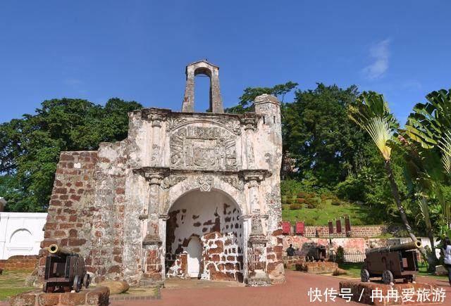 一个名字比中国还要中国的外国城市, 因一道海峡举世闻名！