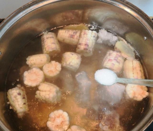  鲜味@玉米骨头汤，鲜味十足，好喝不油腻