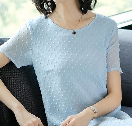 女人尽量不要穿黑裤子，瞧瞧港式女人这样穿，太惊艳了，美飞