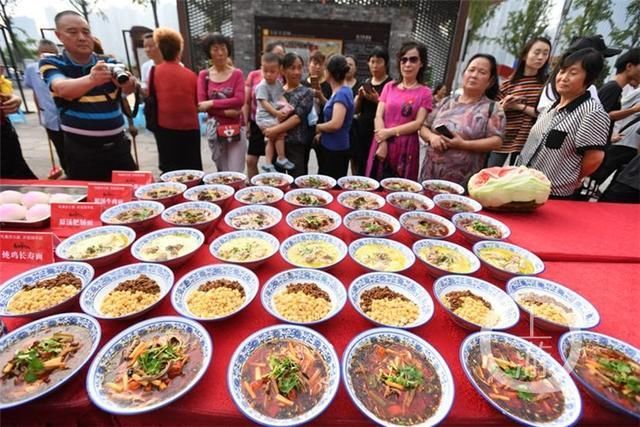 重庆小面界大神 邀您共吃爱国面