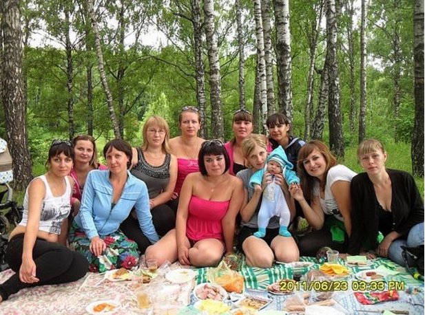 小伙常晒与俄罗斯农村媳妇幸福生活，大家却都在第六张图里找美女