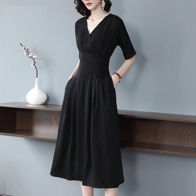 哇!好美的小黑裙，清爽漂亮显身材，简直美呆了