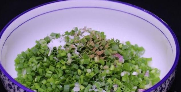  咬一口：宅在家教你做葱油饼, 咬一口酥掉渣, 我家三天两头吃