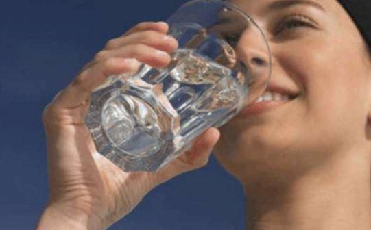 隔夜的凉白开真的会致癌吗？专家终于出来给大家辟谣了