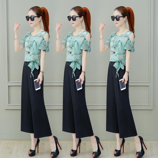 嫂子比我大十岁，但是她穿上这种大气套装，朋友都以为是我姐姐