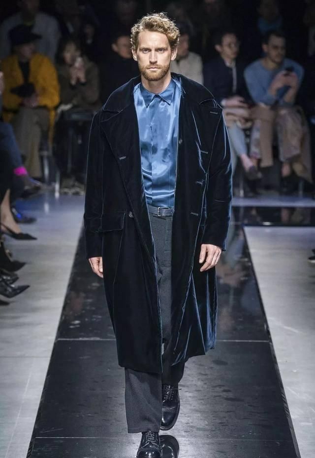  「延续」85岁的Armani先生，一直延续自己的风格，优雅简约的更加年轻化