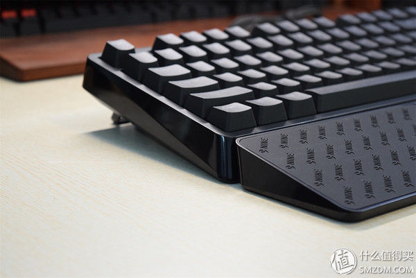 谁说机械键盘就一定吵闹?富勒G900S RGB静音红轴了解一下