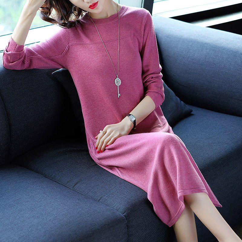 这才适合三四十岁女人的打扮，精致秋裙+短靴，美得猝不及防