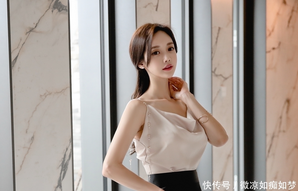 工整■美女你裙子这么潮,不怕划到自己?