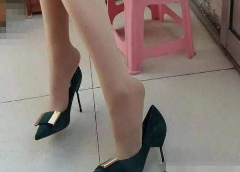尖头高跟鞋的性感，让人十分难忘，十分喜欢