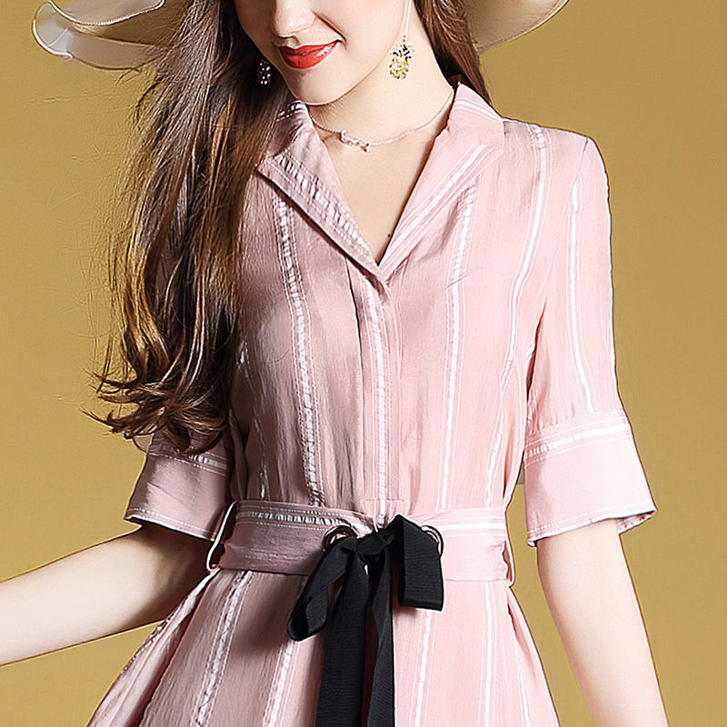 入伏天女人越来越迷人，就因穿这时尚裙装，凹凸魅力曲线显女人味