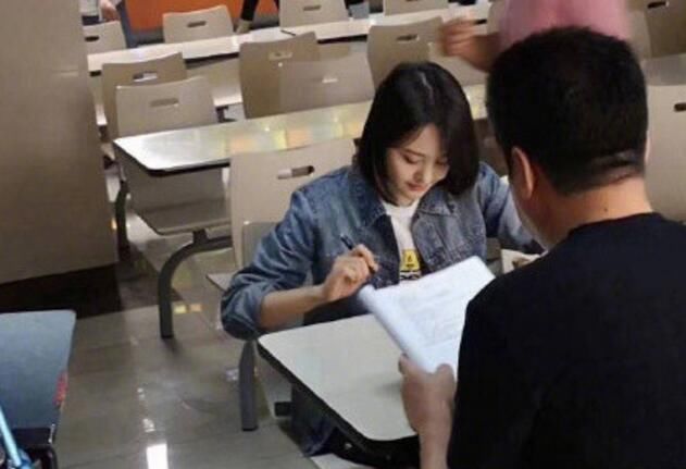 剧组工作人员霸占宿舍调戏女大学生，郑爽不愿背黑锅买零食齐分享