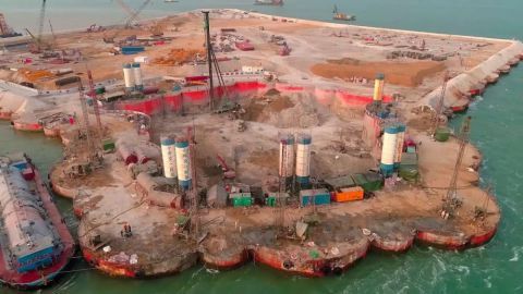 中国将266万吨水泥倒入大海，各国效仿：中国人怎么那么聪明