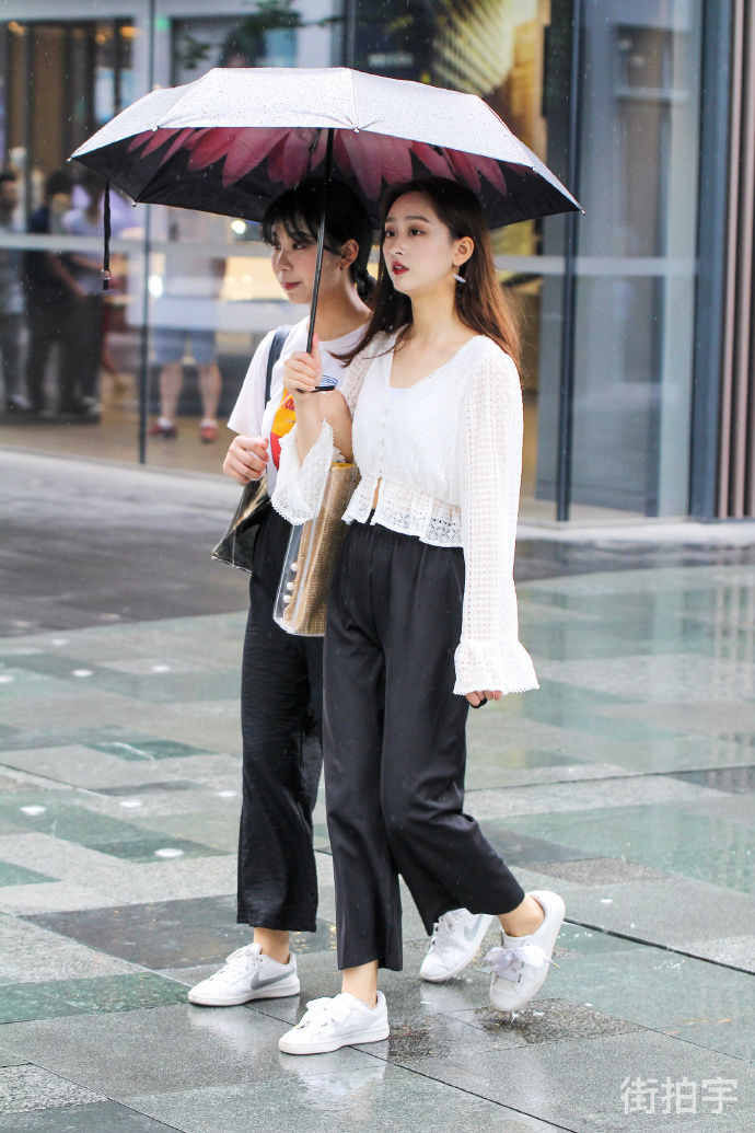 街拍北京:会穿衣搭配的女孩，会打造出了一种与众不同的美丽!