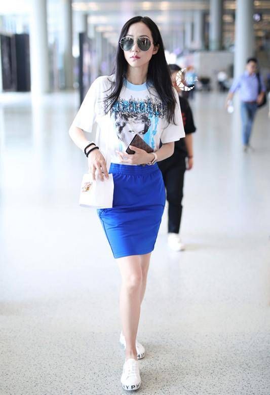 35岁韩雪瘦的过分，穿最小码的包臀裙都不贴身，一般人都穿不进去