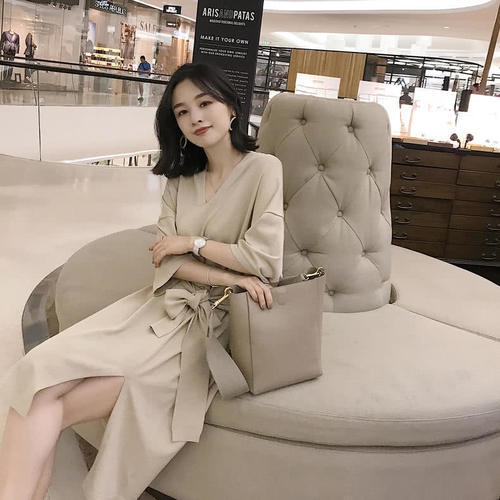 女神的开叉连衣裙，显瘦显高还撩人，教你做女神！