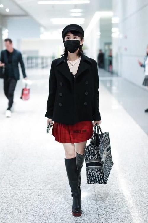  【亮眼】无法抗拒风衣的美，却总是穿不出高级感？记住这两点，提气又亮眼