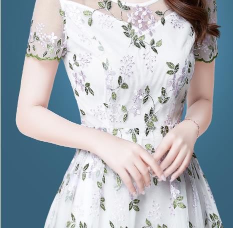 老婆很会穿衣，跟她去参加闺蜜聚会穿性感裙，整晚都是全场焦点