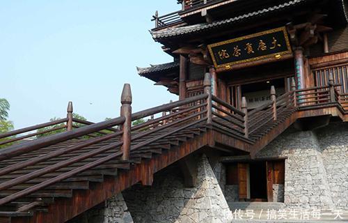 江苏、浙江和安徽三省交界，所在的三个县，其中一个非常出名