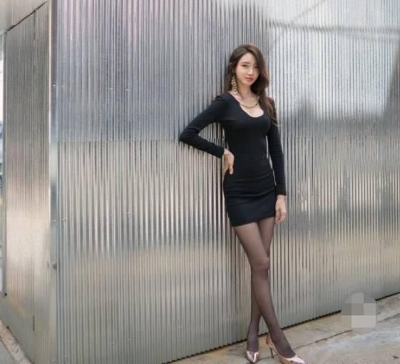 紧身包臀裙：独特魅力的小姐姐，身材曼妙，回头率特别高！