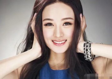 给赵丽颖辟谣，却意外暴露行程表，网友:明星的生活我想不到