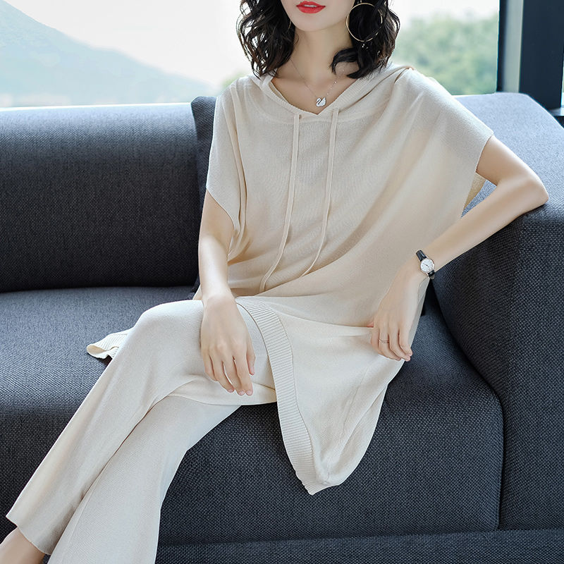 去香港出差，发现街上女人都穿，套装+高跟鞋，美的不像45岁