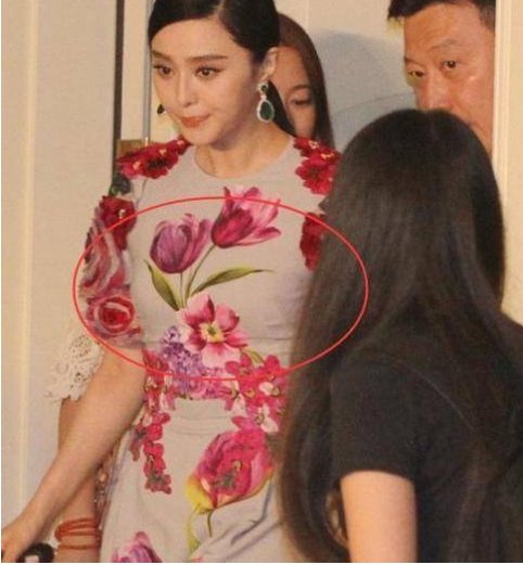 37岁范冰冰现身，裙子都要撑破了，这身材李晨能hold住么