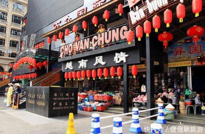 中国游客来到越南，忍不住要付款买沉香，立刻被导游制止