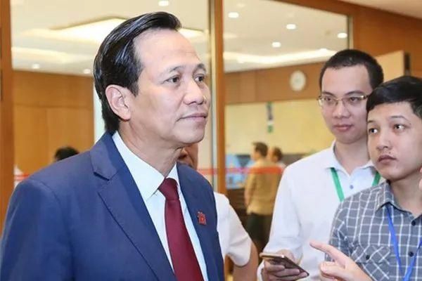  女性■越南退休新规：男性退休年龄62，女性60，高级知识分子延