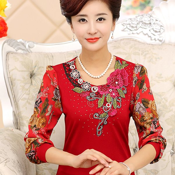 女儿结婚,妈妈这样打扮去参加婚礼,竟抢尽了风头